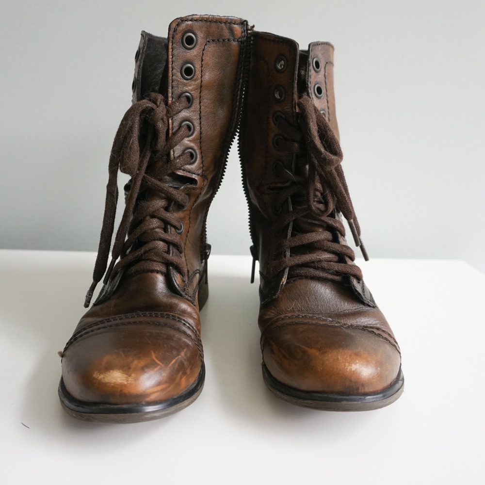 Lightly worn Steve Madden combat boots!
